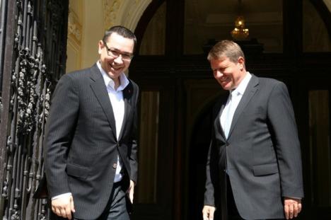 Prima întâlnire la Cotroceni între Klaus Iohannis şi Victor Ponta. Iohannis a aprobat şi prima decoraţie