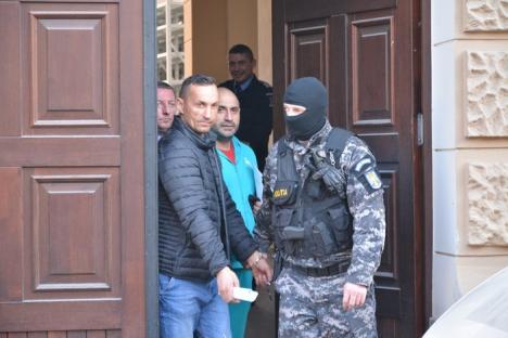 Tribunalul Bihor: Alexandru Kopar, concubina lui şi alţi doi interlopi au fost arestaţi pentru 30 de zile (FOTO)