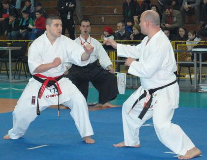 Sportivii de la UAMT Agora şi-au adjudecat 12 medalii la CN de karate tradiţional