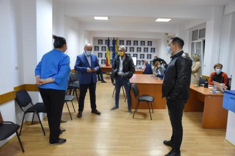 Ilie Bolojan îl felicită pe Florin Birta pentru că „a câștigat mandatul de primar al municipiului Oradea” (FOTO / VIDEO)