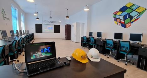 Cabinet de informatică de 12.000 euro, inaugurat într-un sat din Bihor, de echipa de voluntari „Laboratoare rurale” (FOTO)