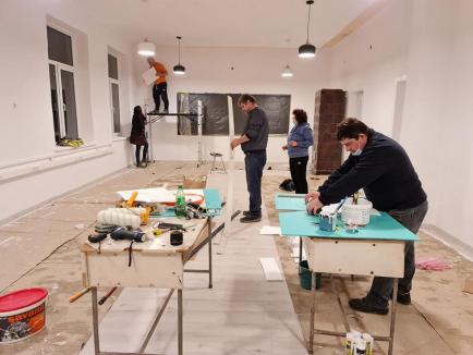Cabinet de informatică de 12.000 euro, inaugurat într-un sat din Bihor, de echipa de voluntari „Laboratoare rurale” (FOTO)