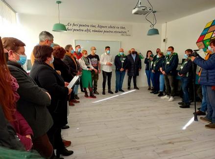 Cabinet de informatică de 20.000 euro inaugurat de echipa 'Laboratoare rurale', într-un sat din Bihor (FOTO)