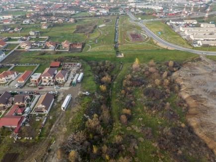 Au furat lacul! Sub nasul autorităților, un lac menit să protejeze Oradea de inundații a fost acoperit cu moloz (FOTO)