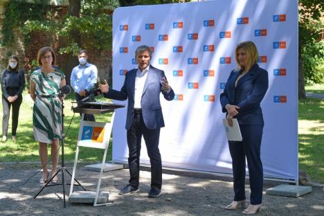 Alianţa USR-PLUS Bihor și-a lansat candidaţii la alegerile locale, în prezenţa lui Dacian Cioloş (FOTO)
