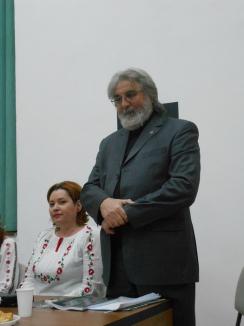 SOS Bihorean: Profesoara Emilia Negru a lansat un volum dedicat folclorului din judeţ (FOTO)