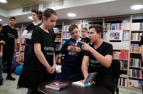 „Ordinul Umbrelor”: Noua carte a tânărului scriitor orădean Andrei Popovici promite noi aventuri captivante ale detectivilor Agrafă și Creion (FOTO/VIDEO)