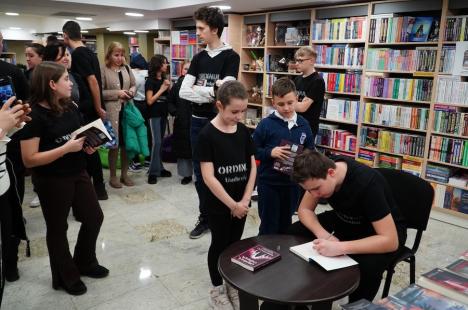 „Ordinul Umbrelor”: Noua carte a tânărului scriitor orădean Andrei Popovici promite noi aventuri captivante ale detectivilor Agrafă și Creion (FOTO/VIDEO)