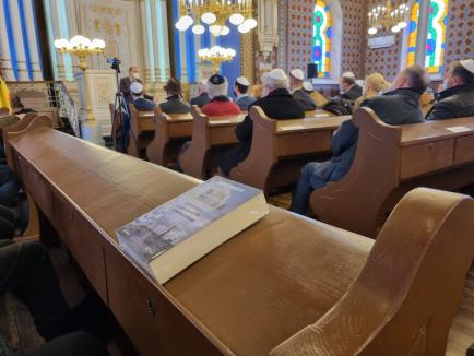 Lecția care nu trebuie uitată: Istoria Holocaustului, lansată la Oradea de Ovidiu Raețchi (FOTO)