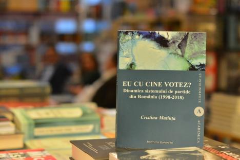 „Eu cu cine votez?” – Lansarea celei mai recente cărţi a conferenţiarului Cristina Matiuţa, despre dinamica partidelor, prilej de dialog cu publicul (FOTO)