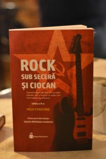 Seara muzicii: Cartea rockului românesc din anii ’90 şi noul album 'de rock şi jale' al lui Călin Pop au fost lansate împreună la Oradea (FOTO/VIDEO)