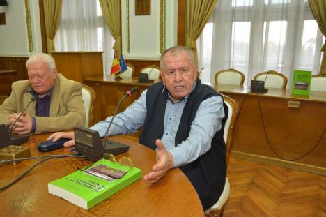 'Mondialele'. Profesorul Constantin Butişcă şi-a lansat cartea despre istoria campionatelor mondiale de fotbal (FOTO)