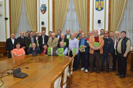 'Mondialele'. Profesorul Constantin Butişcă şi-a lansat cartea despre istoria campionatelor mondiale de fotbal (FOTO)