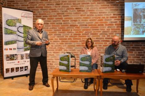 Ovi D. Pop ne plimbă prin tot Bihorul: A fost lansată a șaptea ediție a monografiei ilustrate a  județului (FOTO)