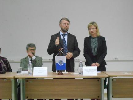 Punţi de legătură: Triplă lansare de carte la Universitatea din Oradea (FOTO)