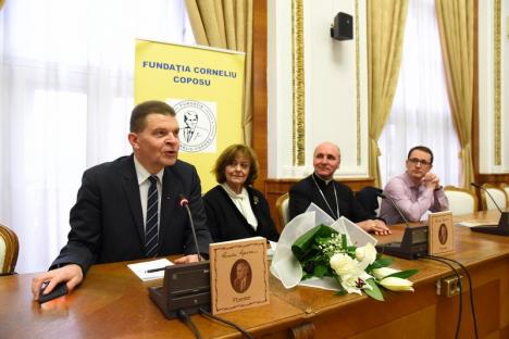 Omagiu lui Corneliu Coposu: Sala Mare a Primăriei Oradea, plină la lansarea cărţii de „Poeme” gândite în cei 17 ani de detenţie de „preşedintele moral al României” (FOTO)