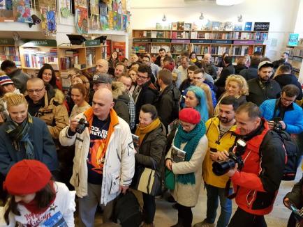 Cartea 'România, te iubesc' a fost lansată la Oradea. Jurnalistul Alex Dima: „Aici este dovada că se poate!” (FOTO/VIDEO)
