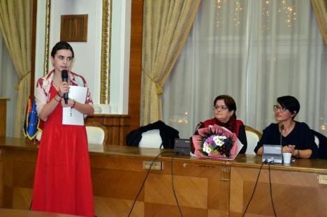 „Orbi”: Bloggeriţa Petronela Rotar şi-a lansat la Oradea cea mai vândută carte românească din 2017 (FOTO)