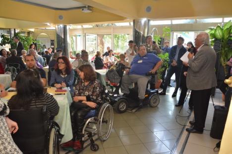 Sprijin pentru persoanele cu dizabilităţi. A fost lansată filiala orădeană a asociaţiei 'Ridică-te şi umblă' (FOTO)