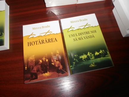 Scriitorul Mircea Bradu a lansat două volume de teatru la Primăria Oradea (FOTO)