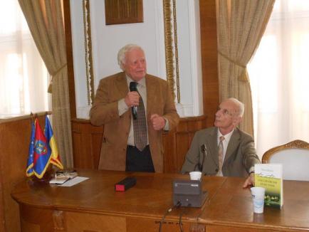 Scriitorul Mircea Bradu a lansat două volume de teatru la Primăria Oradea (FOTO)