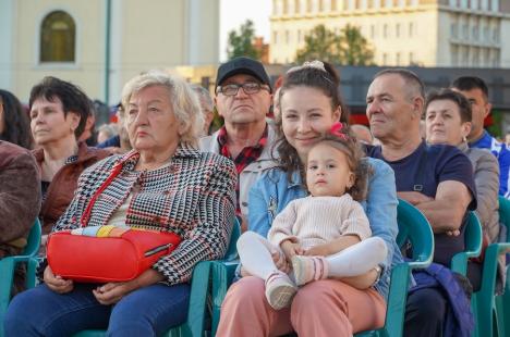 Ziua Europei, sărbătorită la Oradea cu „Lăutarii” din Chișinău, Monica Anghel și Paula Seling. Care a fost atmosfera în Piața Unirii (FOTO/VIDEO)