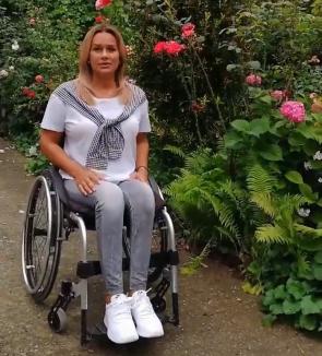 O tânără în scaun cu rotile, primul ambasador 'Let’s do it, Bihor!' (VIDEO)
