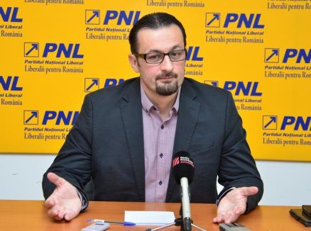 Cum încearcă Tăriceanu şi PSD să mai "cumpere" primari liberali: i-a invitat pe toţi, prin SMS, la masă 