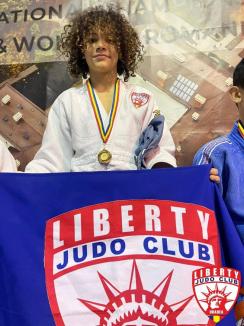 Tinerii judoka de la Liberty Oradea au încheiat anul cu rezultate bune la concursul internaţional de la Carei (FOTO)