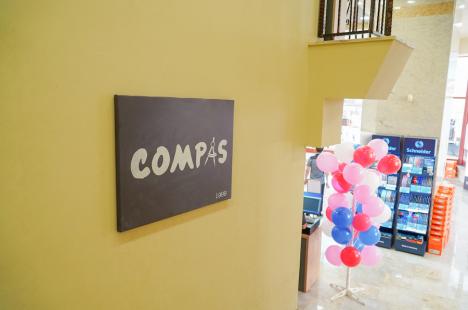 S-a deschis Compas, „o librărie faină”, în centrul Oradiei: peste 35.000 de produse, precum cărți, jocuri, obiecte de papetărie și de creație (FOTO/VIDEO)
