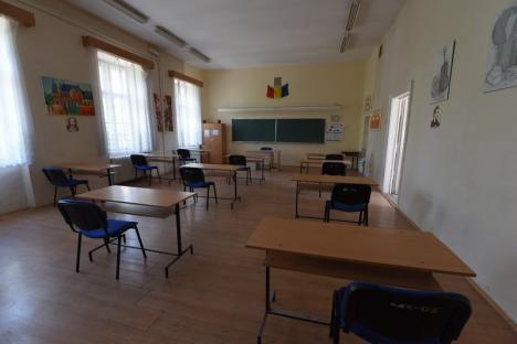 Chiar dacă n-au măşti de la Minister, şcolile din Bihor sunt pregătite pentru reluarea cursurilor. La un colegiu, niciun copil nu vrea să revină la cursuri! (FOTO)
