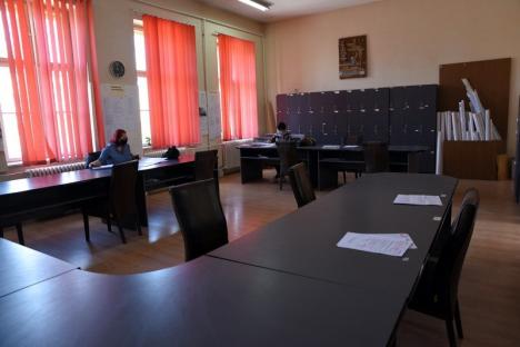 Chiar dacă n-au măşti de la Minister, şcolile din Bihor sunt pregătite pentru reluarea cursurilor. La un colegiu, niciun copil nu vrea să revină la cursuri! (FOTO)
