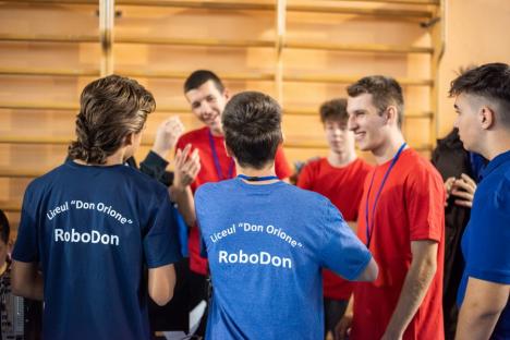 RoboDon: Elevii de la Liceul Don Orione s-au întrecut în robotică (FOTO)