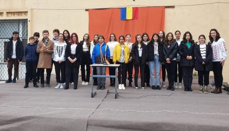 Elevii Liceului German din Oradea au sărbătorit Ziua Națională în avans