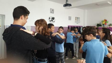 Ziua Încrederii, la Liceul Ortodox din Oradea: Elevii au fost profesori pentru o zi, ca să capete încredere în ei (FOTO)