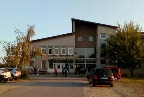 Şcoala pilelor: Nepotisme şi angajări după bunul plac al directorului, la Liceul Petőfi din Săcueni