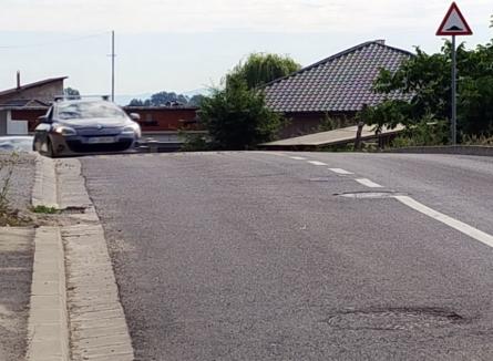 Atenţie, „poliţist culcat”! Primăria Oradea a montat limitatoare de viteză pe strada Făcliei (FOTO)