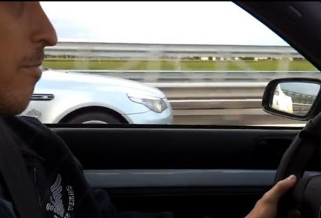 "Liniuţă" cu 300 de km/h între un Audi şi un BMW, pe autostrada Transilvania (VIDEO)