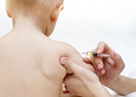 Aproape 500.000 de copii din România sunt nevaccinaţi
