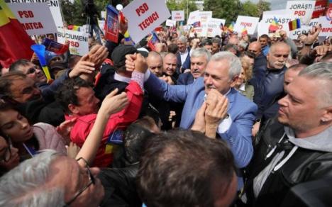 Ziua mitingurilor: PSD l-a atacat pe Iohannis de la Galaţi, PNL-iştii l-au dus pe şeful statului la Iaşi