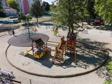 Ieșiți la plictiseală! Parcurile din Oradea sunt prea puțin atractive pentru copiii de vârstă școlară (FOTO)
