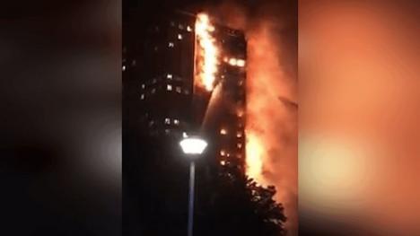 Incendiu uriaş la un bloc cu 27 de etaje, din Londra: Sute de pompieri luptă cu flăcările, rezidenţi captivi în locuinţe (FOTO)
