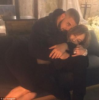 Jennifer Lopez îşi confirmă idila cu ex-iubitul Rihannei, Drake