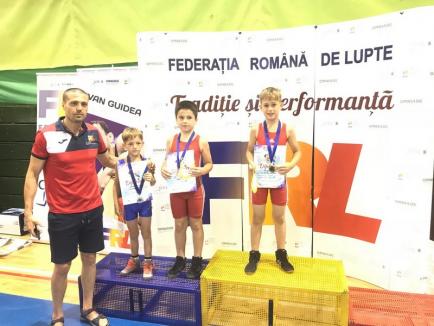 Trei medalii pentru micii luptători orădeni la Campionatul Naţional pentru juniori mici de la Piteşti (FOTO / VIDEO)