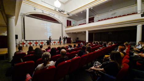 'Seamănă cu Joker': Filmul regizat de Horaţiu Mălăele a impresionat orădenii în deschiderea TIFF Oradea (FOTO)