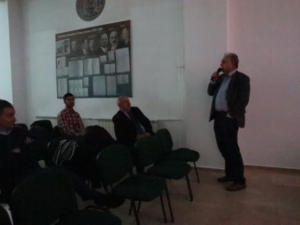 Ora despre comunism: Un profesor de la Universitatea de Vest le-a vorbit studenților orădeni despre Revoluția din Timișoara (FOTO)