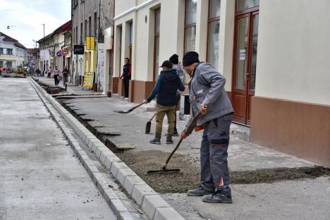 Noi restricții de trafic în Oradea! Strada Avram Iancu s-a închis circulației pe încă un tronson (FOTO)