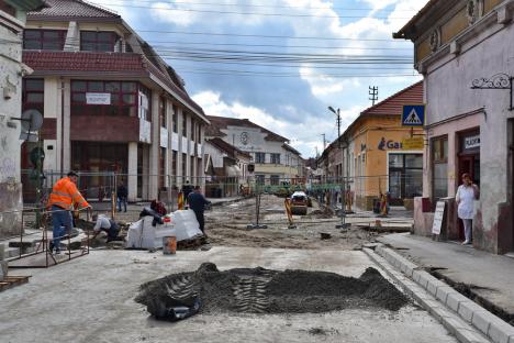 Noi restricții de trafic în Oradea! Strada Avram Iancu s-a închis circulației pe încă un tronson (FOTO)