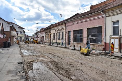 Noi restricții de trafic în Oradea! Strada Avram Iancu s-a închis circulației pe încă un tronson (FOTO)