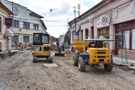 Noi restricții de trafic în Oradea! Strada Avram Iancu s-a închis circulației pe încă un tronson (FOTO)